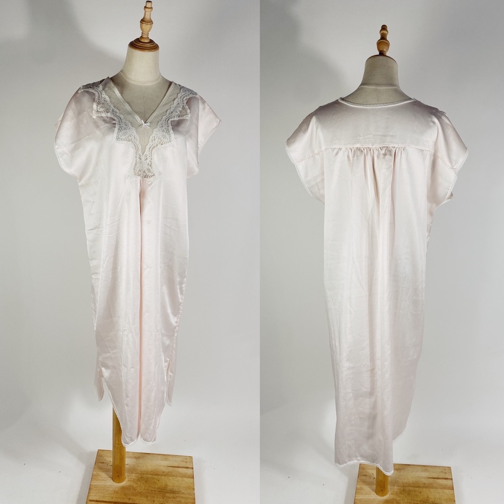 VINTAGE DEENA Lace Trim V-Neck Light Pink Nightgown Chemise Medium